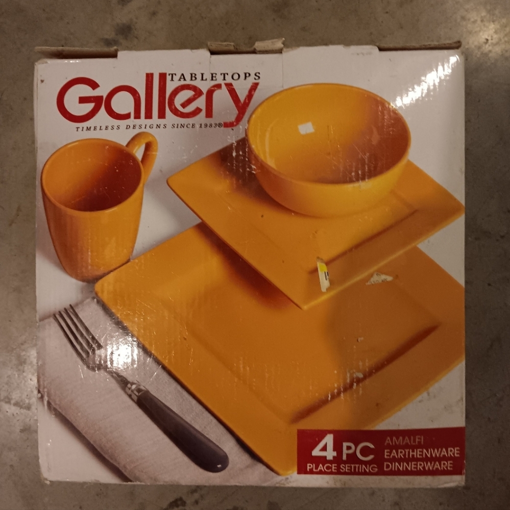 NIB TABLETOPS GALLERY 4 PIECE PLACE SETTING AMALFI DINNERWARE SET YELLOW